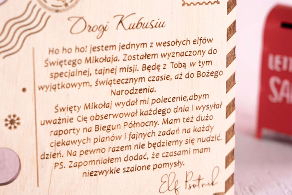 Drewniany list od Elfa na półce List zaadresowany do dziecka
